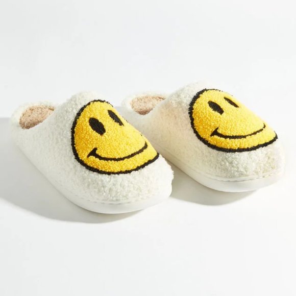 NEW| Women’s Smiley Face Soft Plush Fluffy Comfy Slippers - Picture 5 of 7